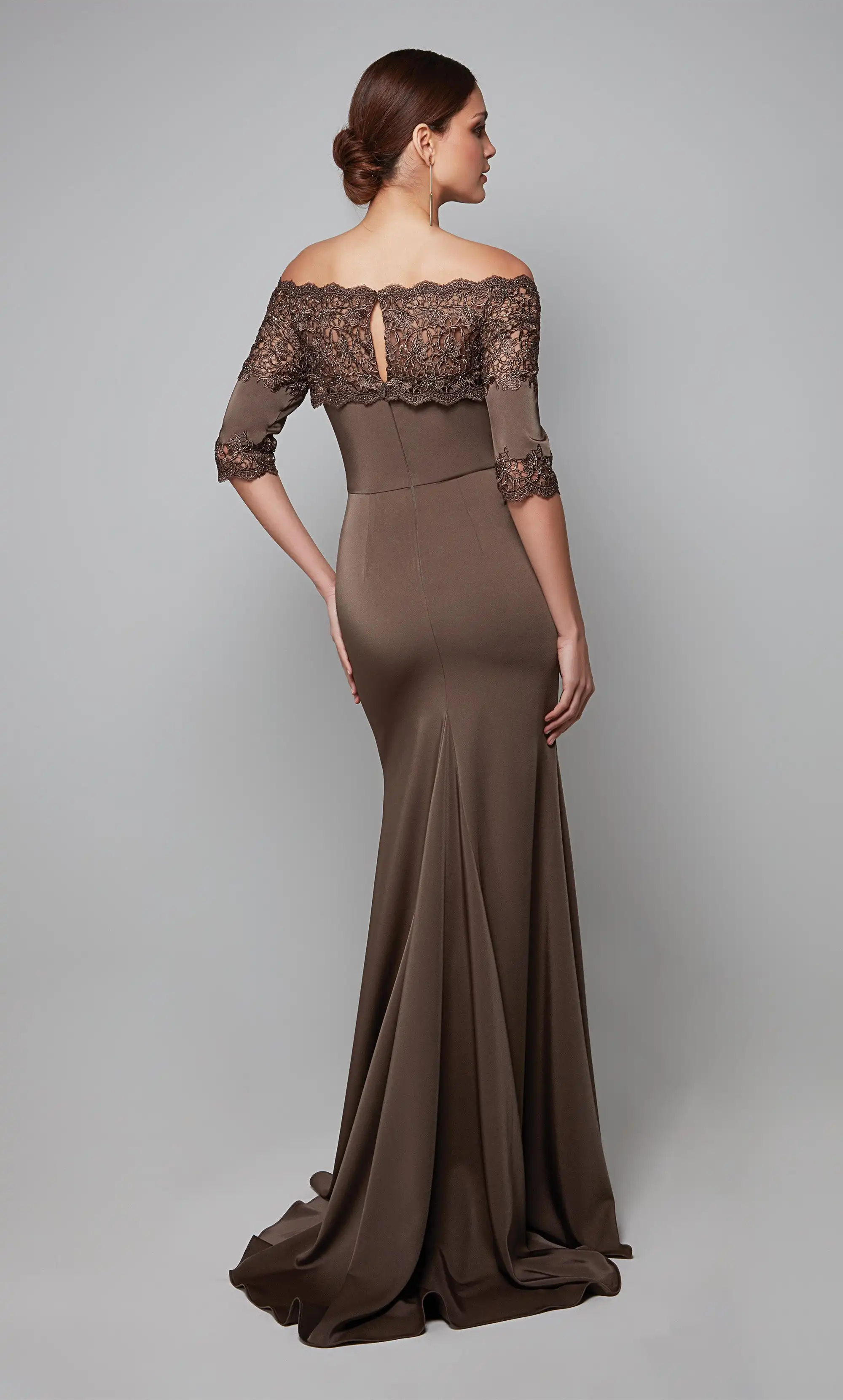 2023 Elegant ชุดเจ้าสาวตรงปิดไหล่ภาพลวงตากลับยืด Crepe Lace Top อย่างเป็นทางการ Evening Prom ชุด