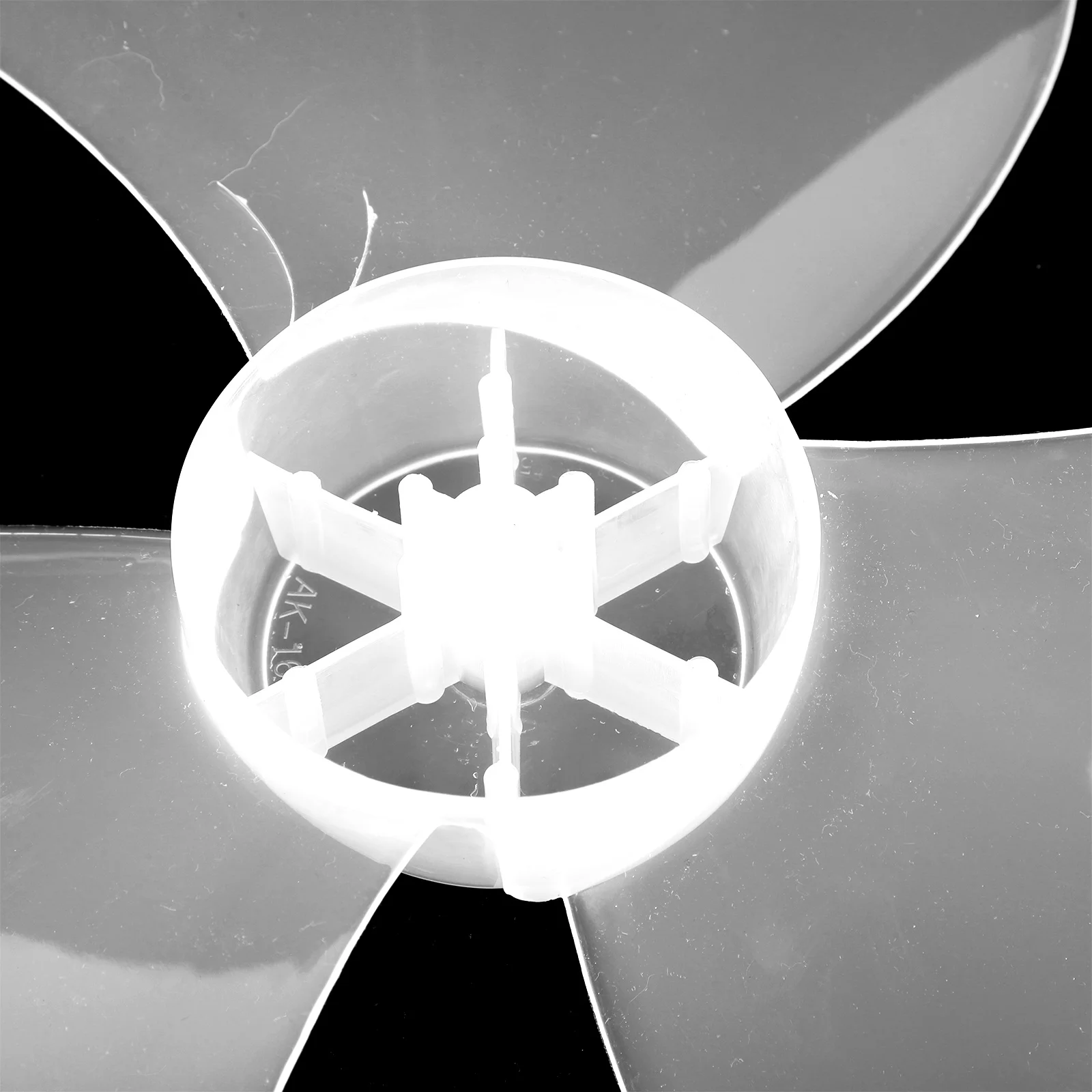 

Blades Replacement 3-Leaf Electric Fan Leaves For Standing Pedestal Table Fan Silent Durable Plastic Round Bore Repair