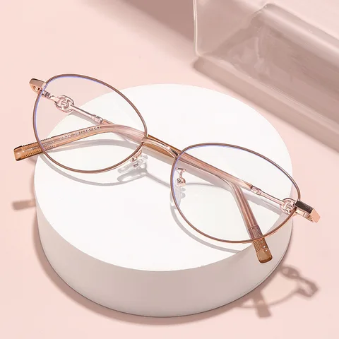 Металлические очки ERIKOLE для чтения — пример использования