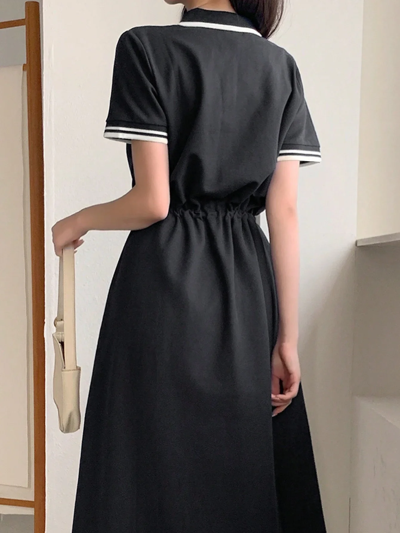 

Женское платье-рубашка миди в стиле преппи с коротким рукавом, приталенное, с воротником, повседневное