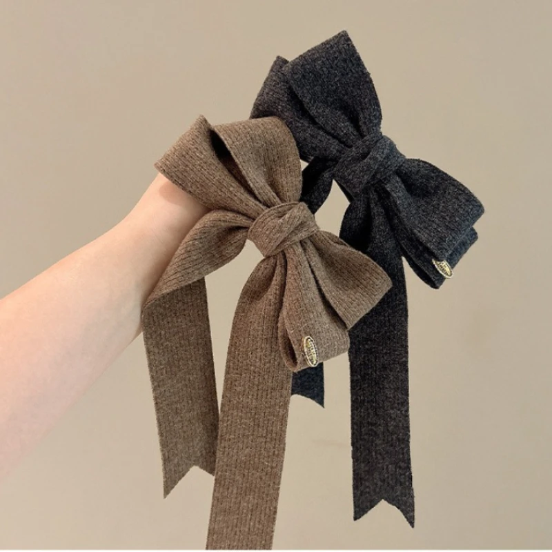 Strick-Haarspange im koreanischen Stil mit Satinschleife – minimalistische Krallenklammer für dünnes Haar, halbhohes Frisur-Accessoire für Frauen – Detail 9