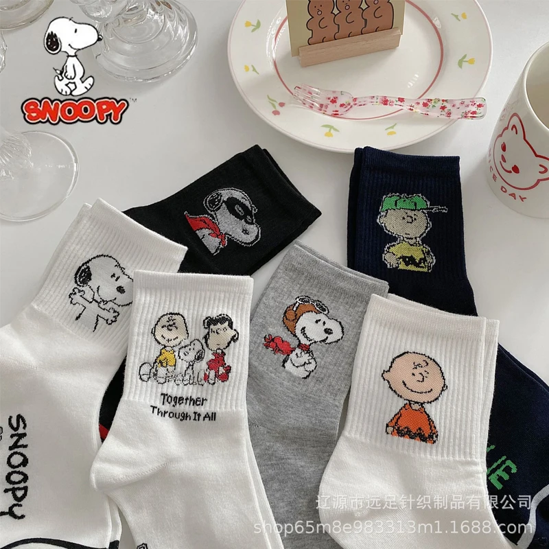 Носки Snoopy женские из хлопка, спортивные дышащие модные милые Мультяшные Гольфы средней длины для студентов, черные белые носки для скейтбординга