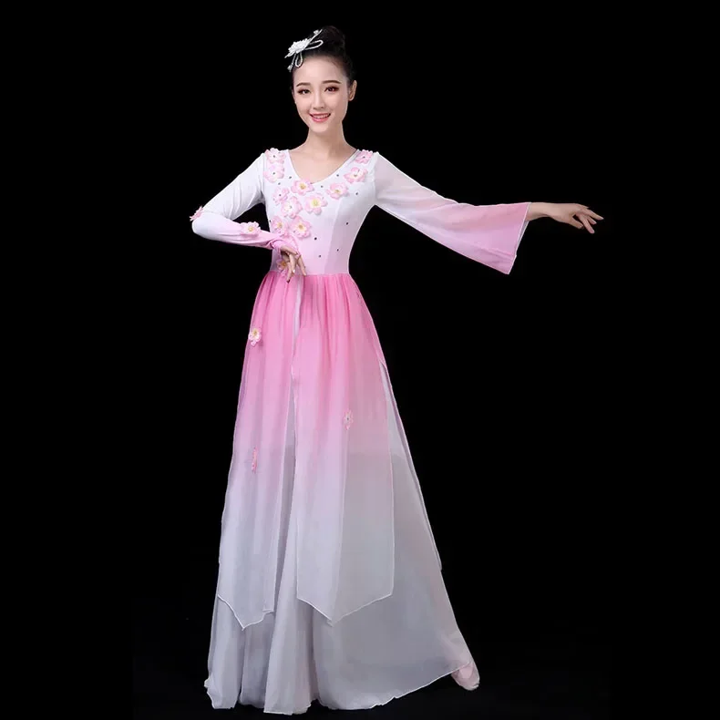 Traditionelles chinesisches Volkstanzkostüm für Damen und Erwachsene, eleganter Fächerschirm, Hanfu-Kleidung, alter Yangko-Tanz, Bühnenaufführung