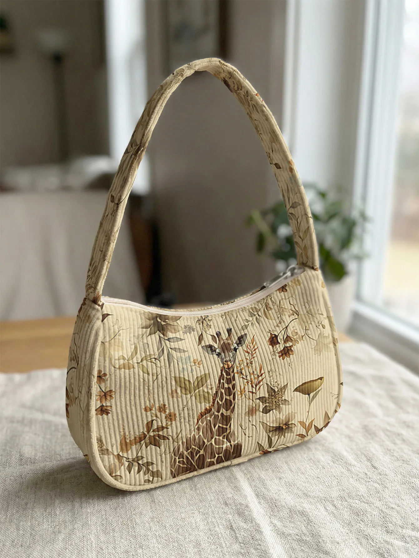 

Модная винтажная сумка через плечо с принтом жирафа и растительным орнаментом, бежевая вельветовая сумка-багет в землистых тонах