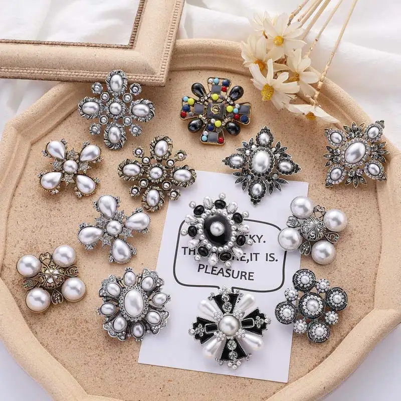 Women Girls Baroque Crystal Cross Pearl Brooches Classsic Vintage Palace Style Badges Exquisite Lady Clothing Coat Corsage Pins