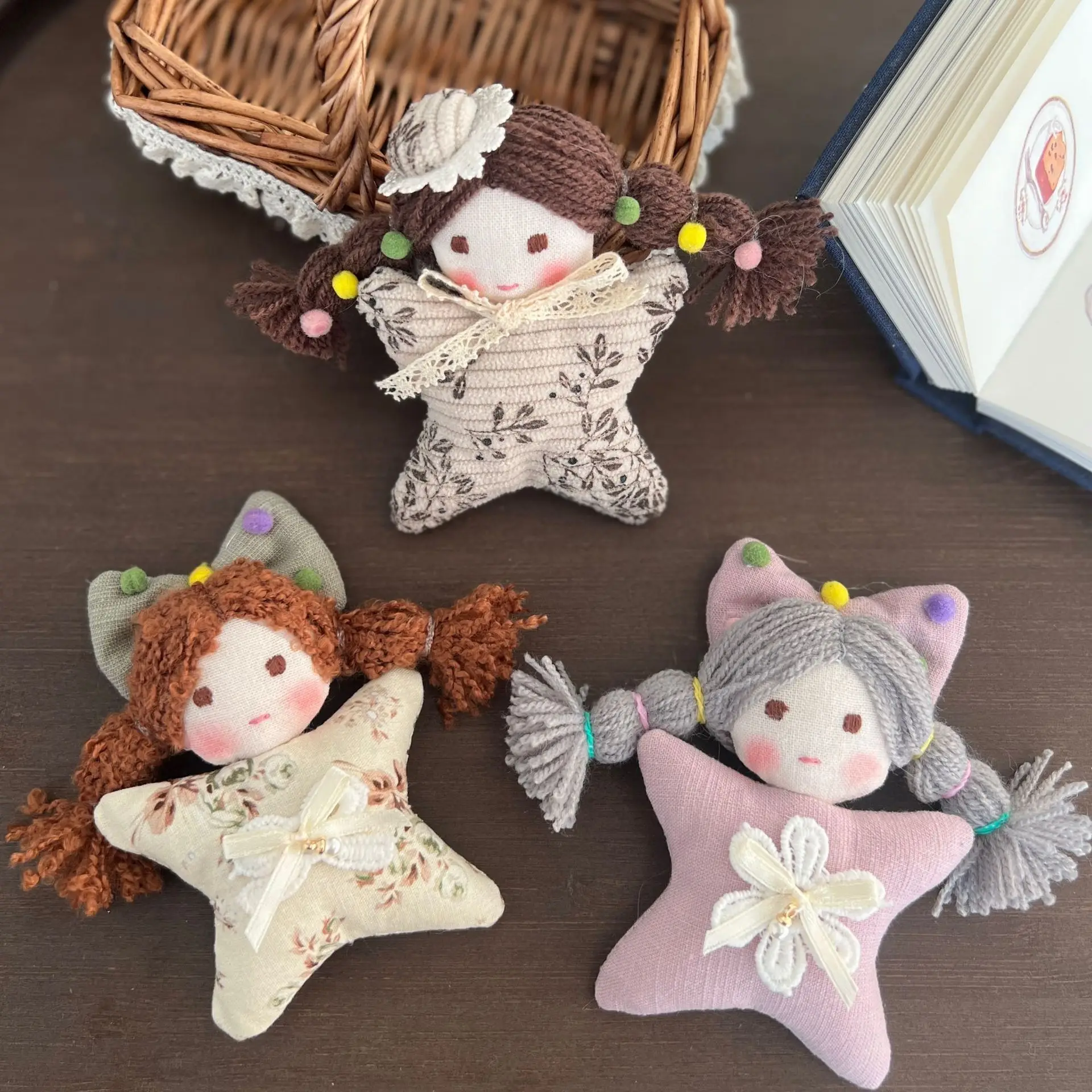 Korean Star Girl Brooch 1PCS Fall Winter New for Women Cartoon Pendant Necklace Shoe Clothing Accessory Decor Durable Kit