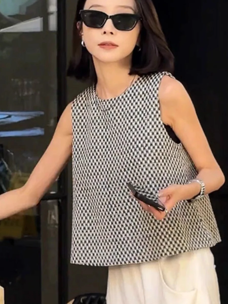 여름 여성용 니트 조끼 또는 루즈핏 블랙 화이트 체크무늬 아우터웨어 패션 센세이션 2025 신상 프린트