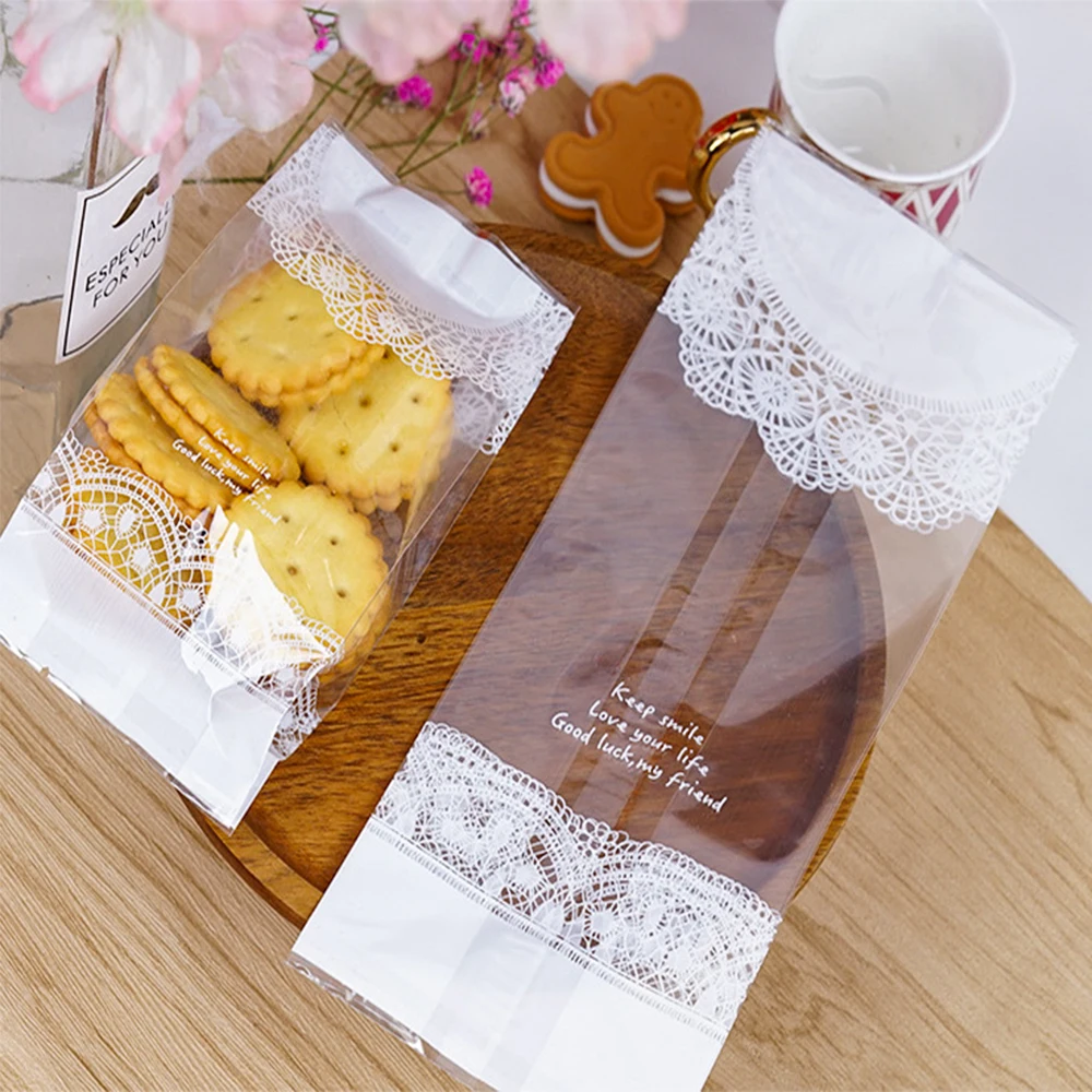 Bolsa de regalo de 50 Uds., patrón de flores de encaje blanco, Material plástico, Festival de seguridad reutilizable, tamaño grande para fiesta de embalaje de galletas y galletas