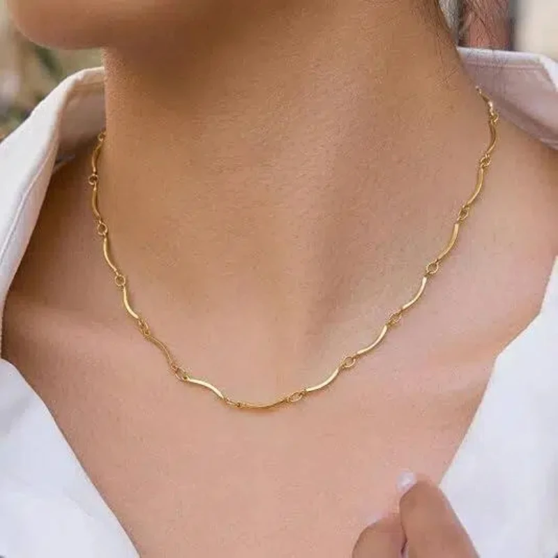 Minimalist Gold Wavy Swirl Choker Necklace |18K Gold Plated Stainless Steel Water Wave Chain for Women
