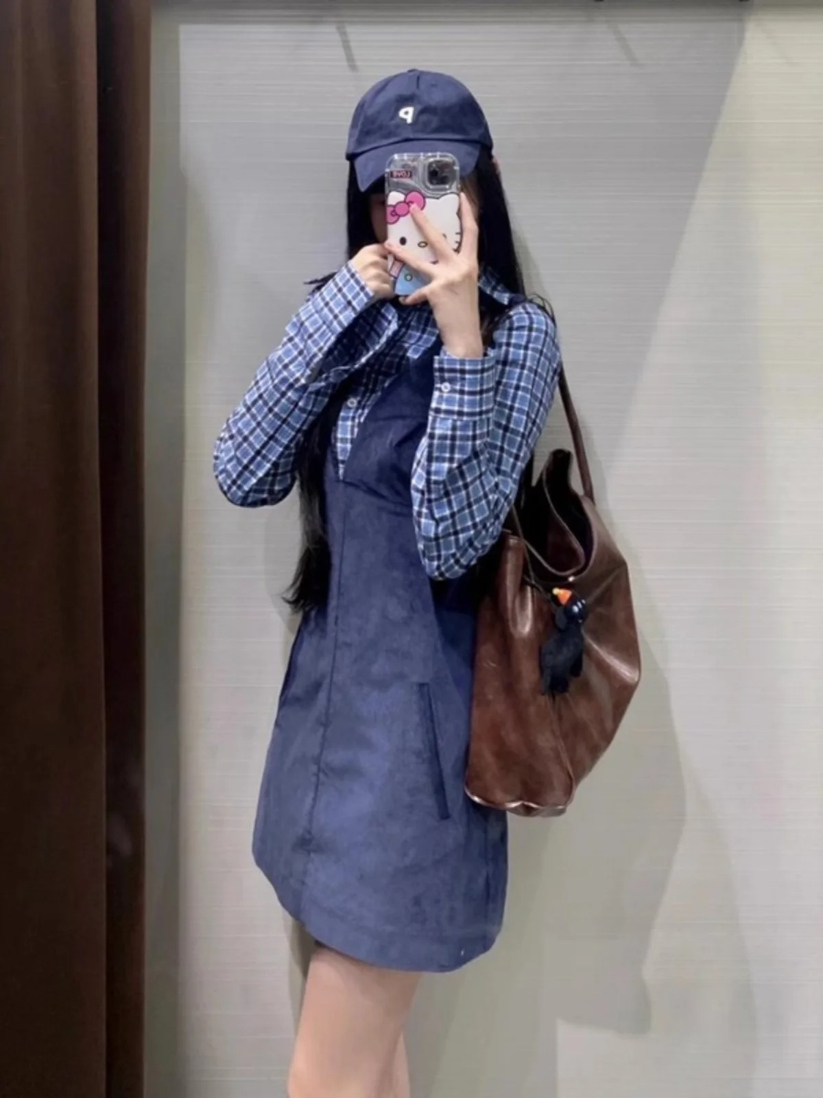 Wiosna Jesień Nowości Damska Modna Koszulka na Ramiączkach z Sztruksu z Dekoltem w Serek i Paskiem na Ramię Casualowa Jednolita Kolorystyka Bawełna...