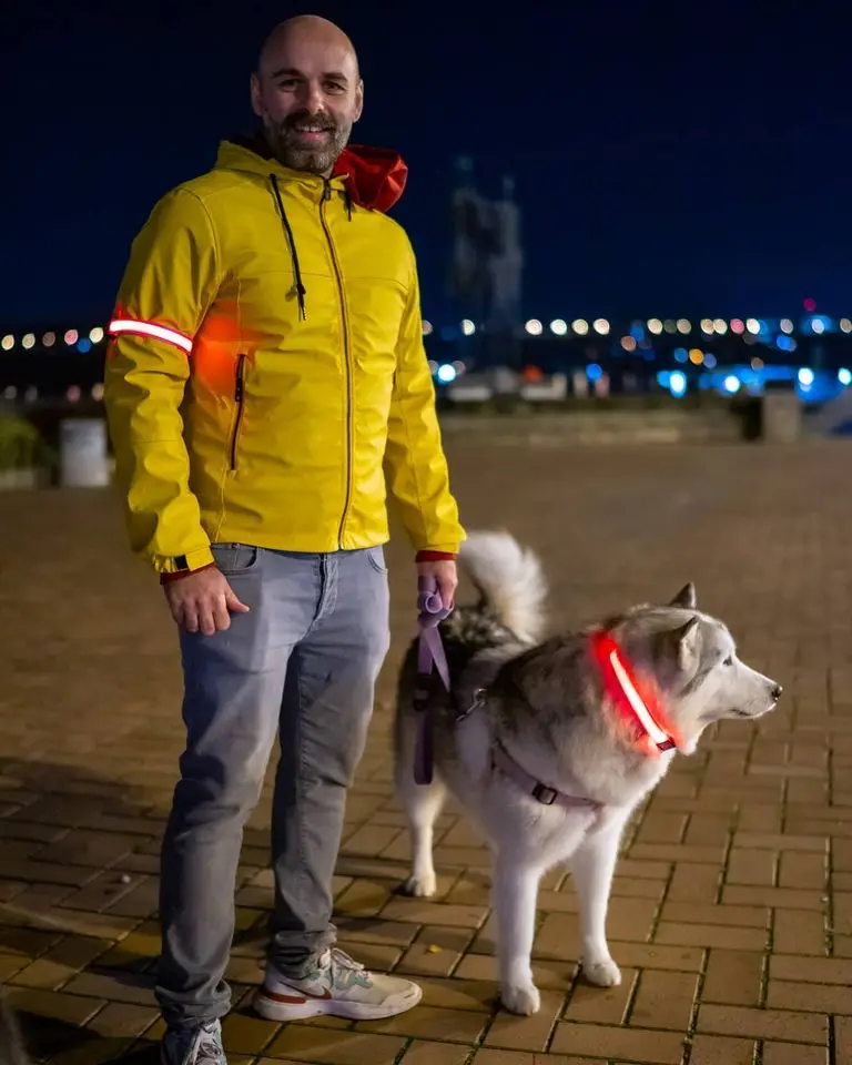 

LED Flash Band to higher your visibility in the dark good for running and scooter outdoor and cycling