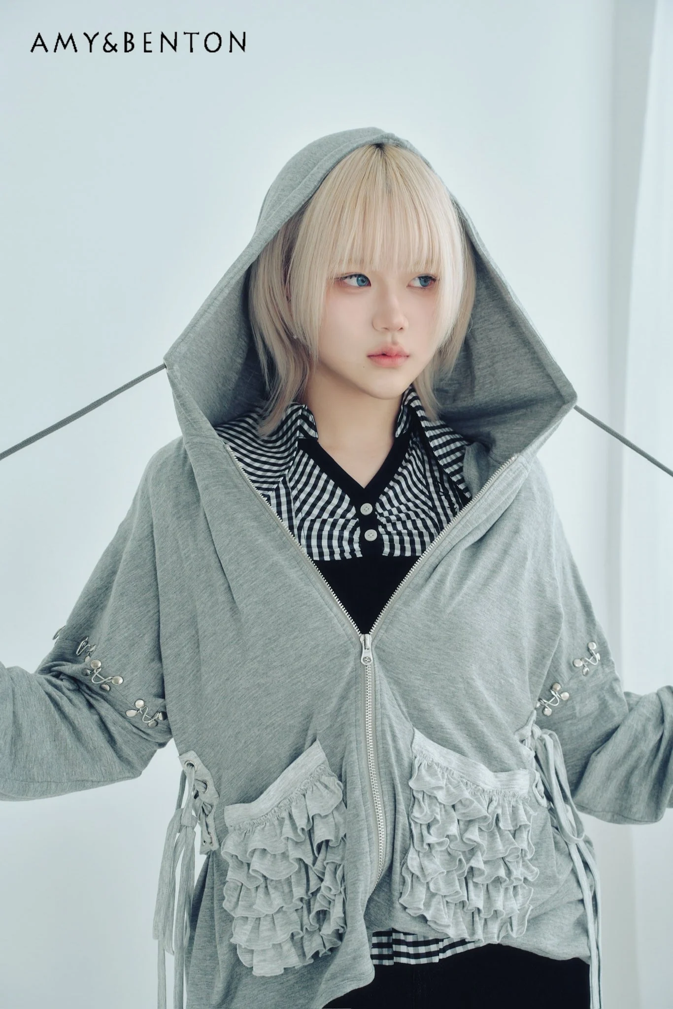 

Japanese Mine Subculture Punk Mass-Produced Girl Rivet Ruffle Striped Hooded Thin Jacket Harajuku Style Oversized Jacket Women