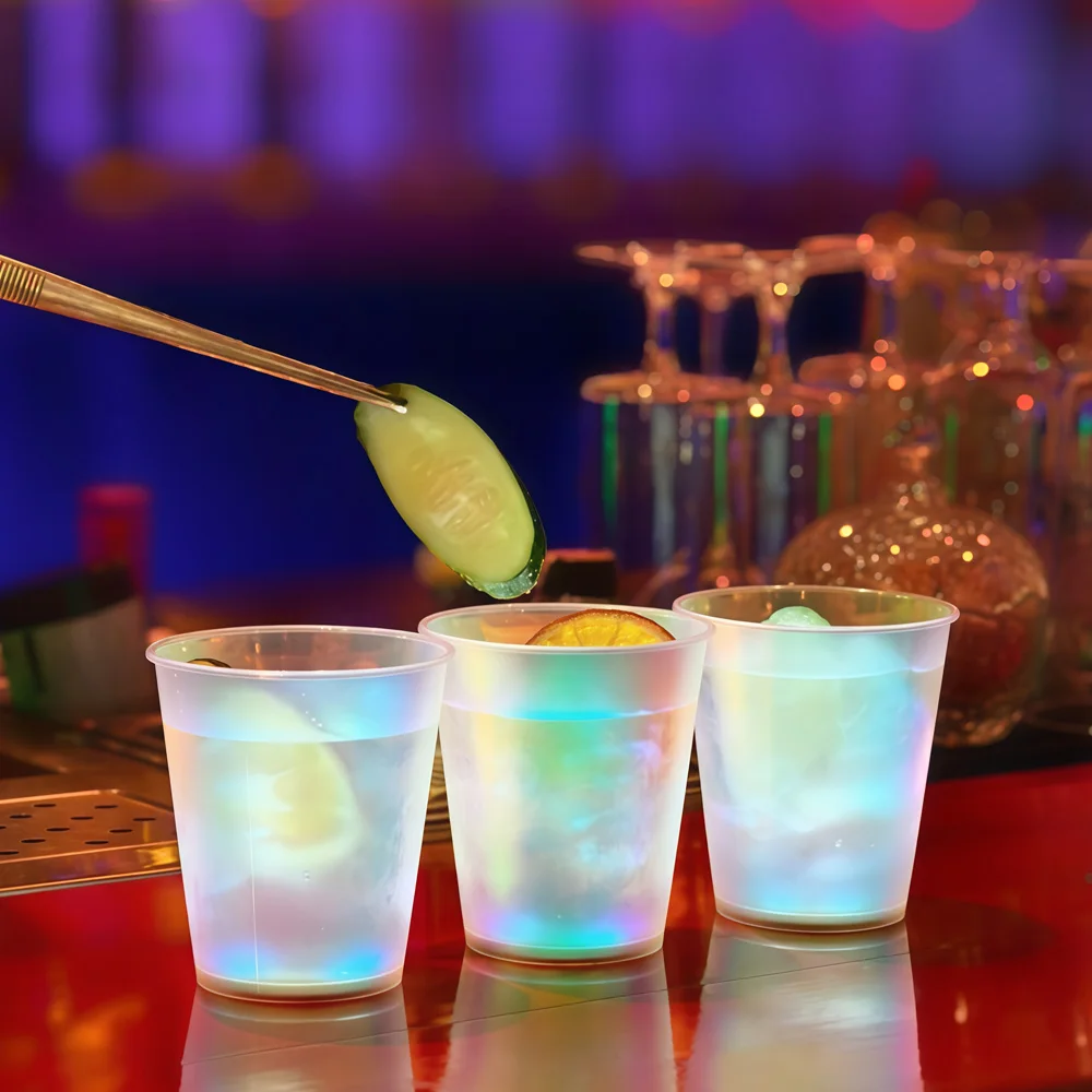 10 قطعة LED توهج في الظلام أكواب كؤوس مشروبات متوهجة أكواب المتاح النيون تضيء الكؤوس للحزب والبار والمناسبات الليلية