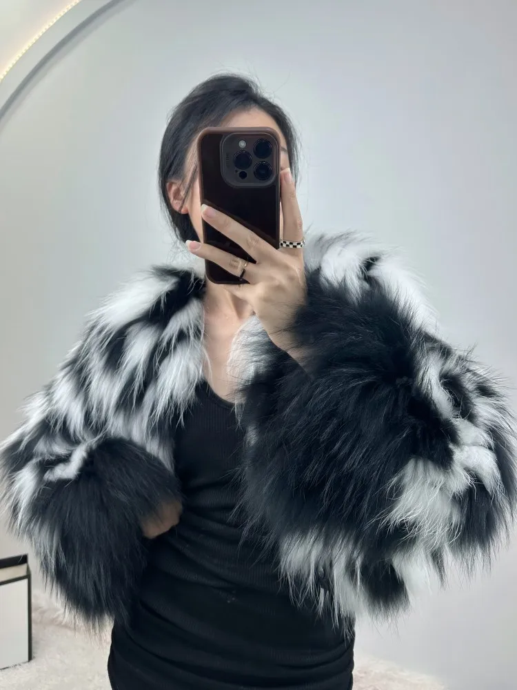 Mulheres casaco de pele de guaxinim cabelo preto e branco contraste, carro tiras, inverno, novo