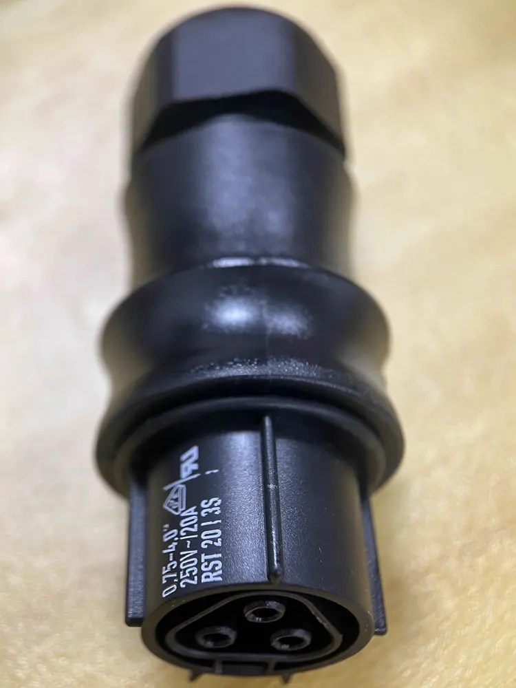 RS 485 محطة اتصال التيار المتردد ذات 3 فتحات لعجلة واحدة على عاكس الشبكة