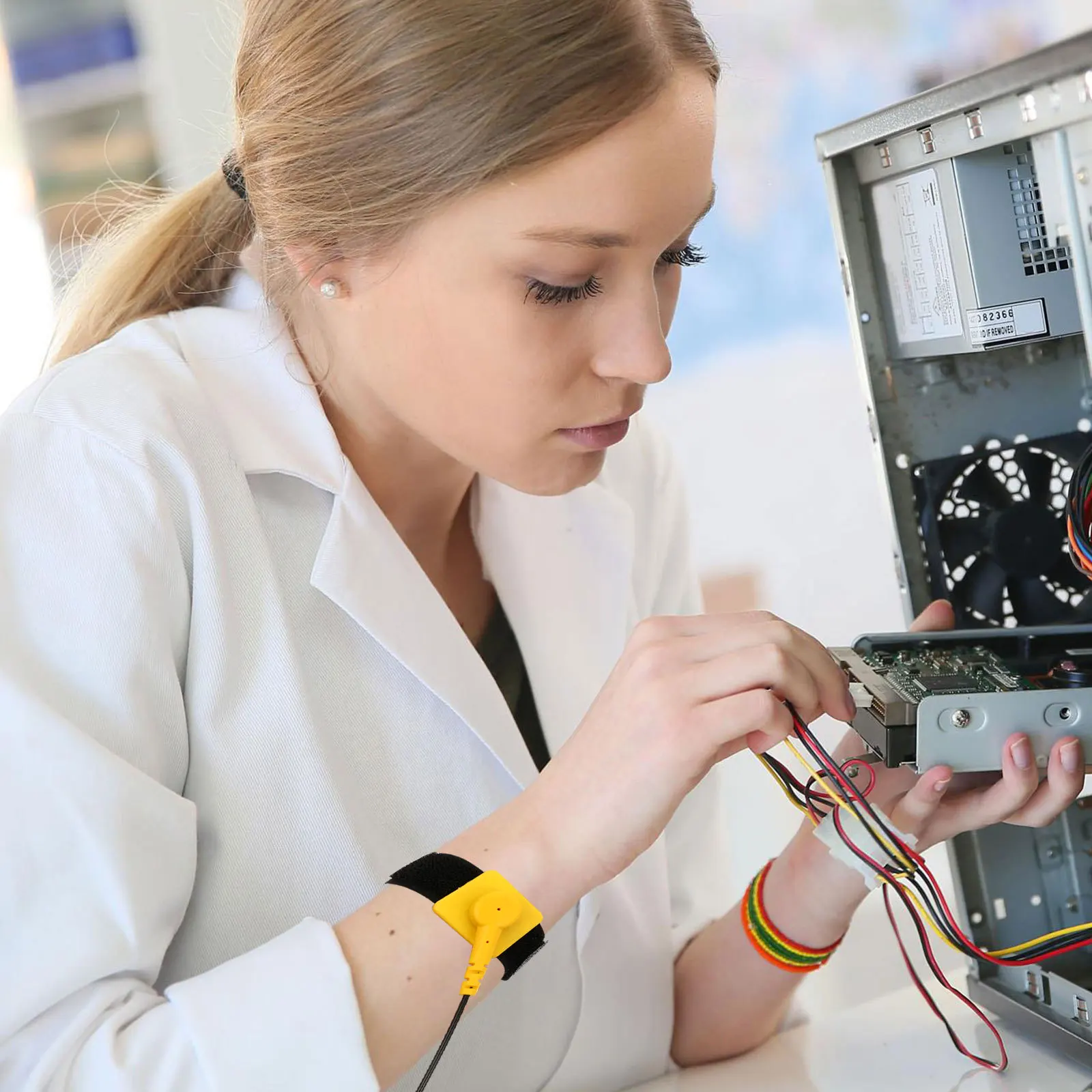 

5Pcs Anti Static Wrist Strap Adjustable Grounding Wristband Strong Clamp for Electronic Component Protection Workshop