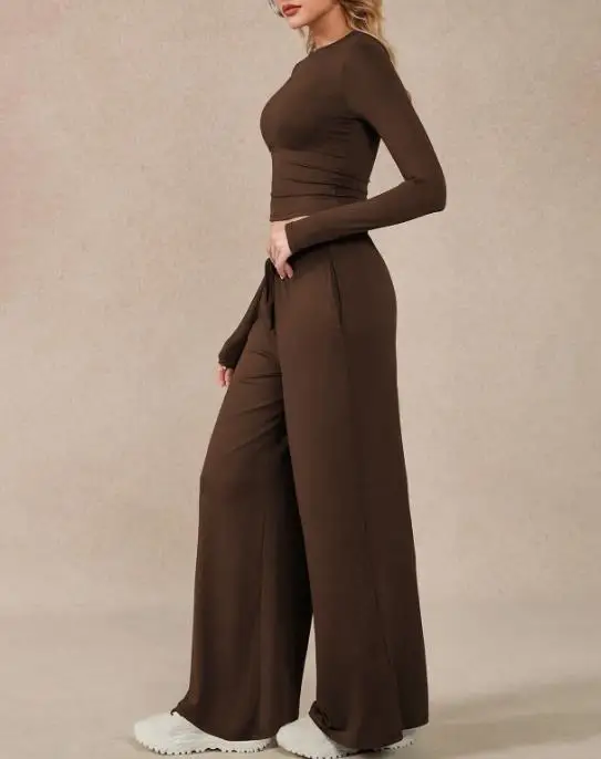 

Комплект из двух предметов: женский наряд 2026 года, весна-осень, новинка, облегающий укороченный топ с круглым вырезом и длинными рукавами, и повседневные брюки с высокой талией и широкими штанинами.