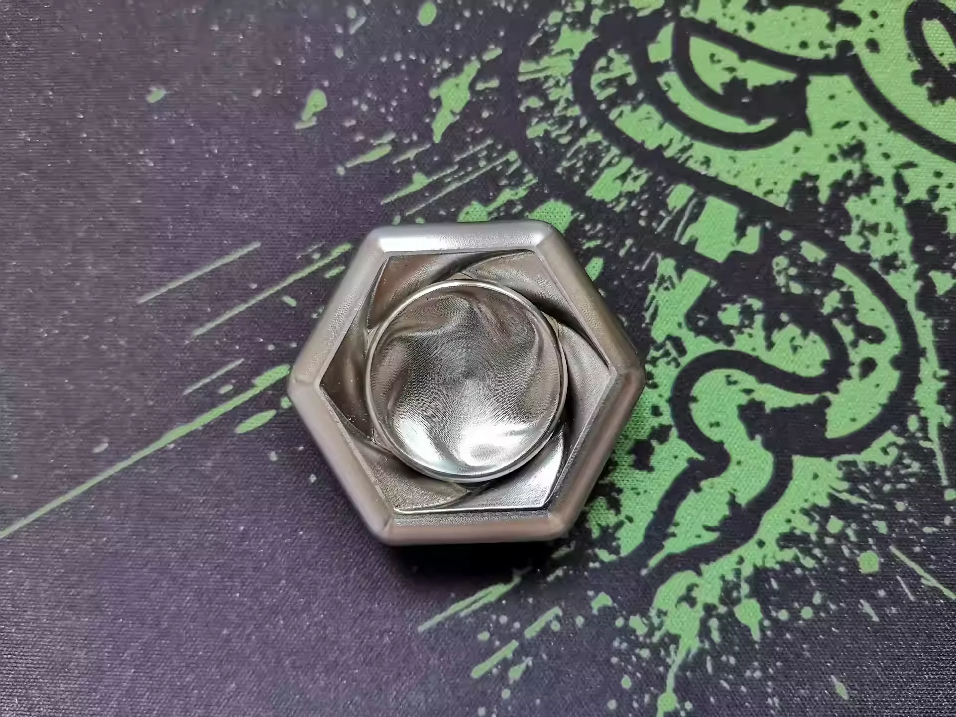 

Stainless steel knife patterned fingertip gyroscope EDC