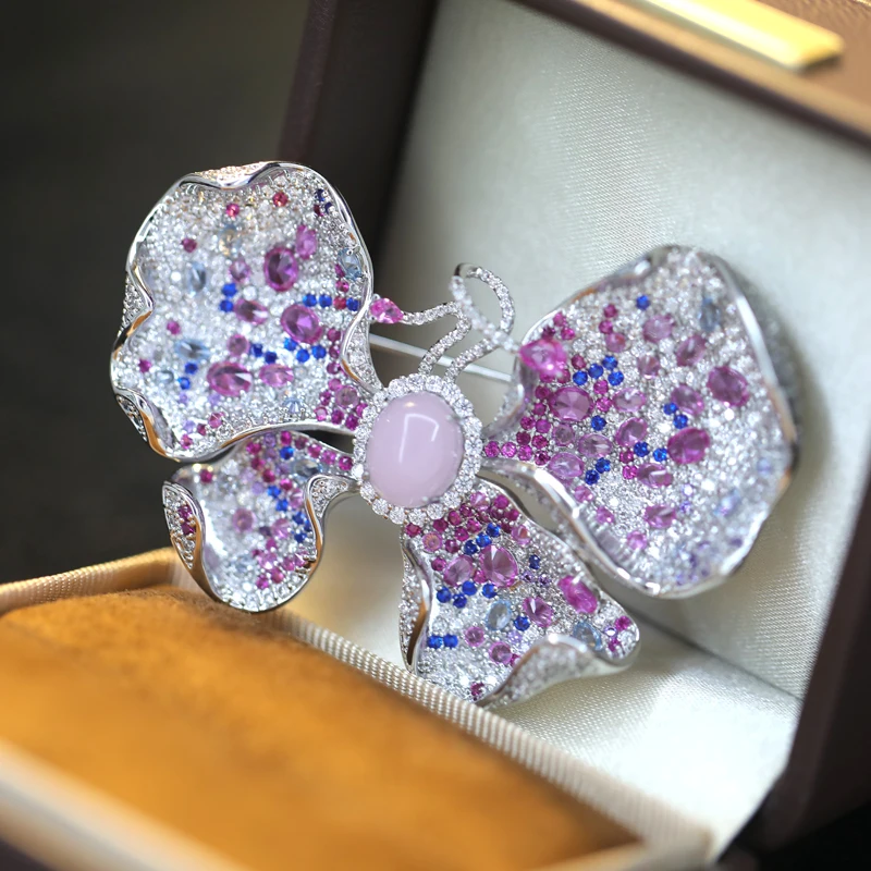 New Heavy Industry Micro inlaid Zircon Butterfly Brooches for Women Men Luxurious Temperament Corsage Coat Suit Accessories Pins