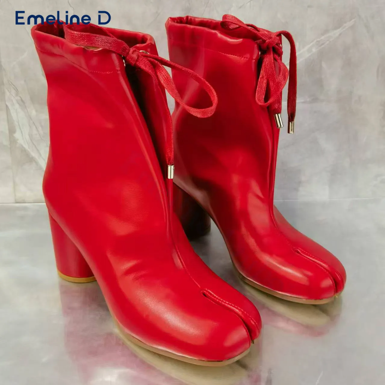 

Red Hollow Strap Tabi Boots Solid Color Pull-On Leather Elegant Boots Fashionable Large Size Casual High Heel Women's Boots