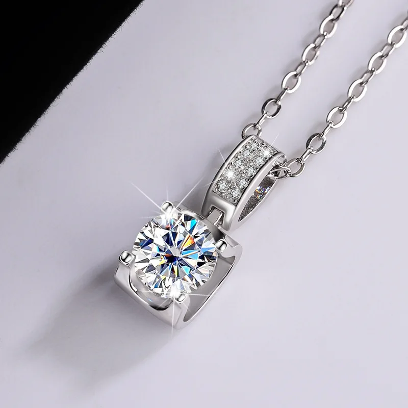 

High-quality Silver Bull Head Silver Pendant Moissanite Necklace Women's Fashionable Collarbone Chain Accessory
