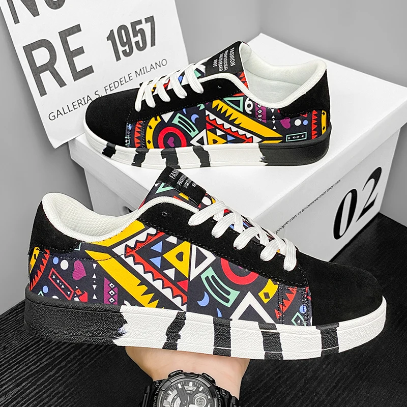 

Classic men's sports running shoes canvas geometric style lace-up sneakers couple fashion graffiti printed skateboard shoes men