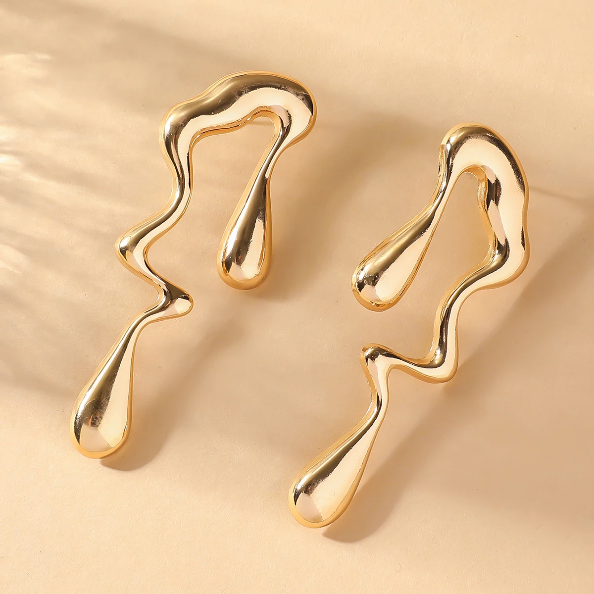 Fashionable women's liquid metal irregular geometric hollow earrings are suitable for dates, parties, holidays, and gifts image 4