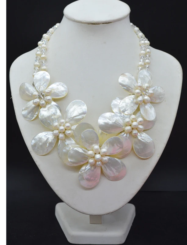 Exquisite. Beautiful natural sea shell pearl flower necklace. Glamour ladies party necklace 20