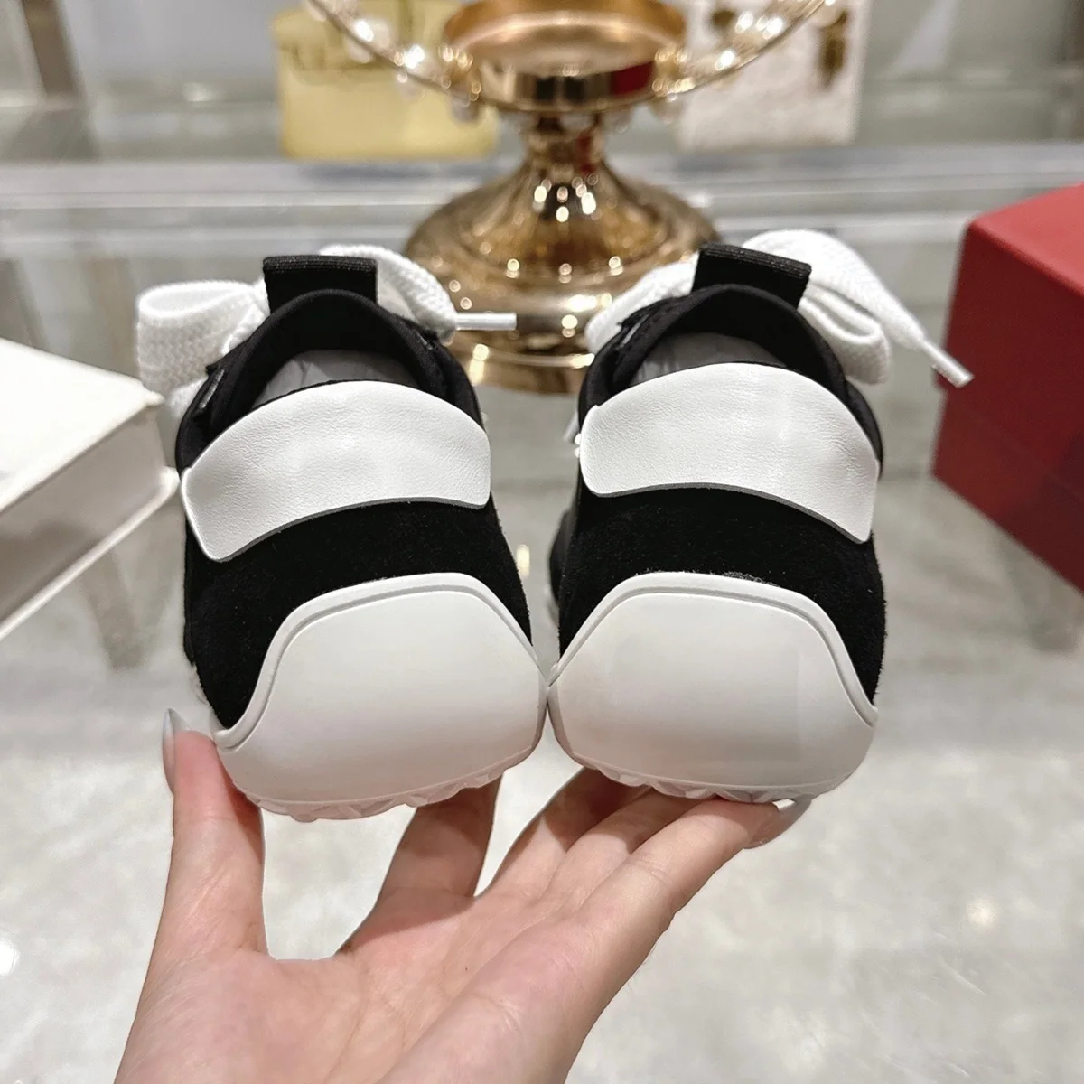 2026 High Quality Autumn women shoes fashionable lace‑up flat casual sneakers stylish daily footwear ch25022831