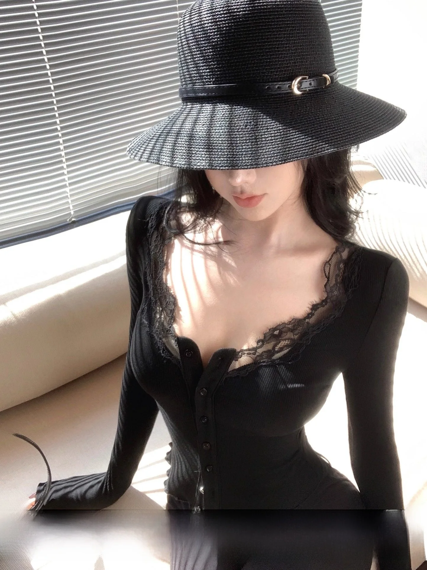 

JAYKY YANG Long Sve V Ne Knitted Slim Fit irt with Button Casual Sle Ribbed Lace Trim Base irt for Women