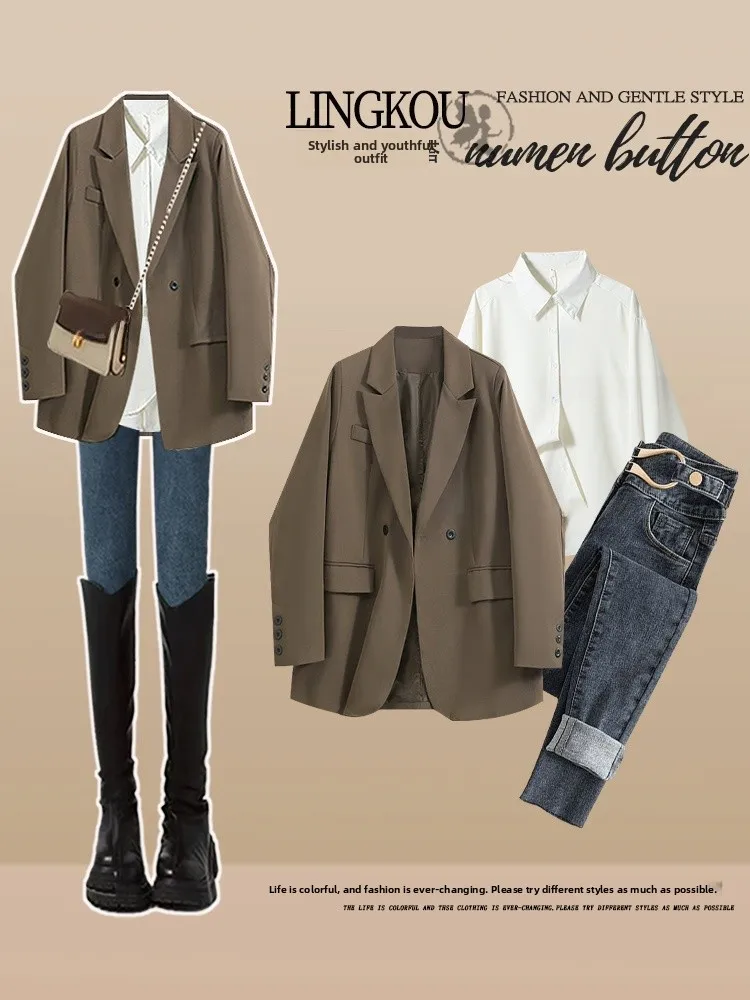 

Элегантный комплект из трех предметов больших размеров для ранней весны: джинсы с высокой талией, утягивающие фигуру, рубашка и пиджак премиум-класса.