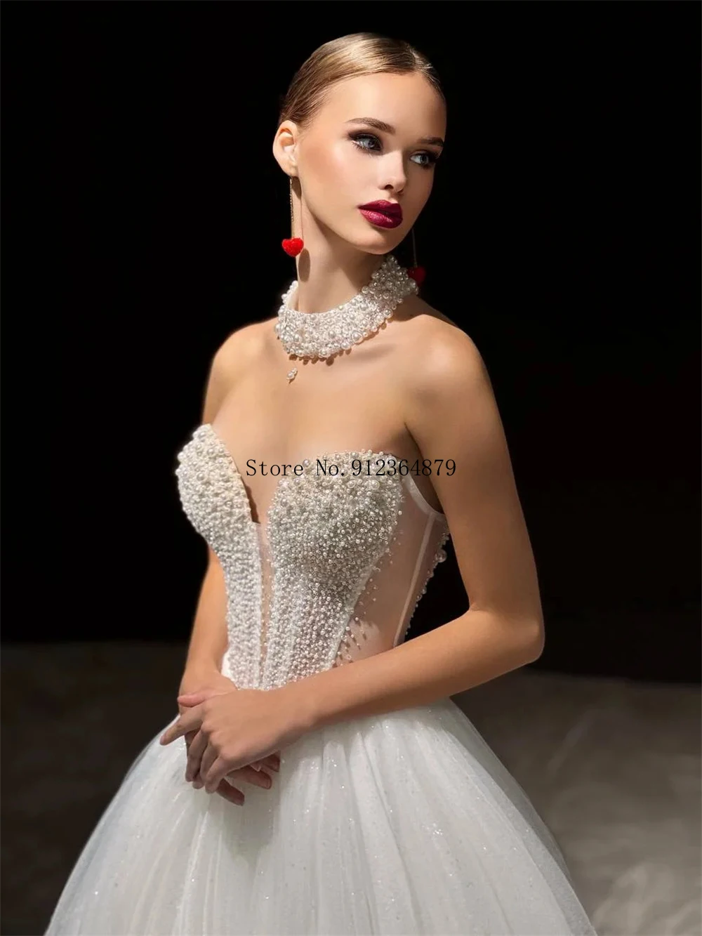 Customized Strapless Bridal Dress with Beaded Details Ball Gown Wedding Dress Tulle Skirt Elegant Bridal Gown for Carpet Wedding