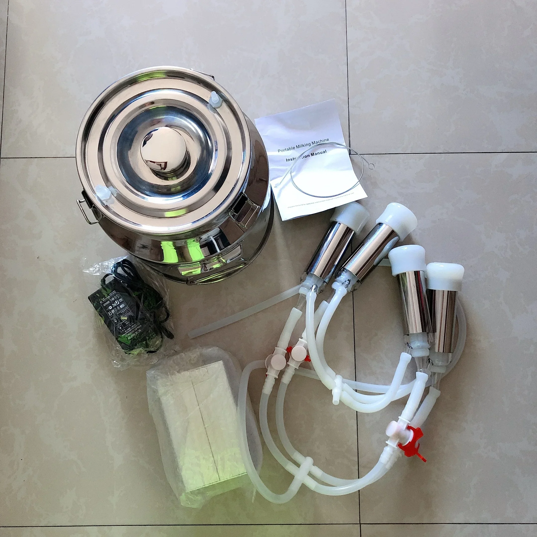 2025/حار بيع 14L دلو من الفولاذ المقاوم للصدأ آلة حلب البقر الصغيرة المحمولة مع بطارية قابلة للشحن ومحول #5