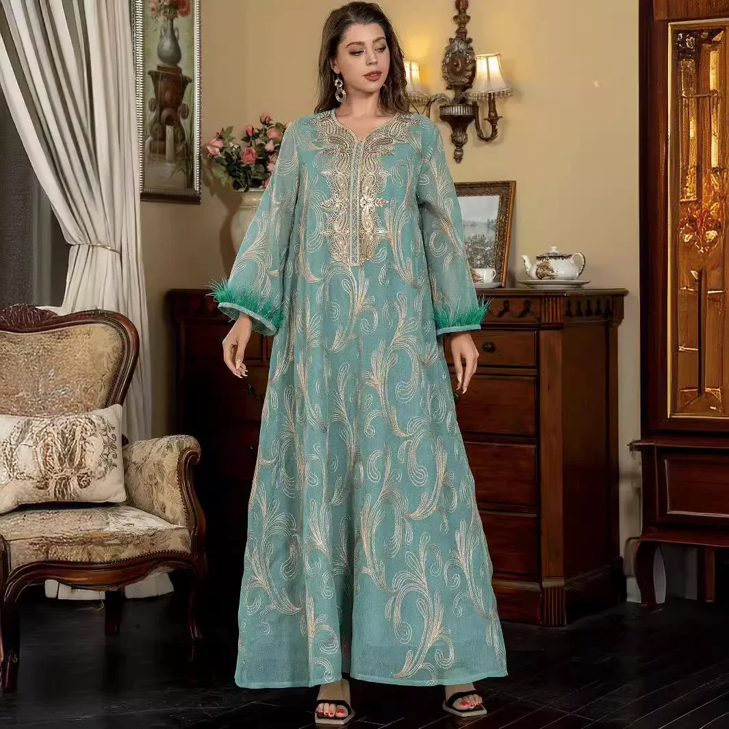 Middle East  Foreign Trade New Muslim Robe Arab Women's Long-sleeved Abaya Embroidered Dress