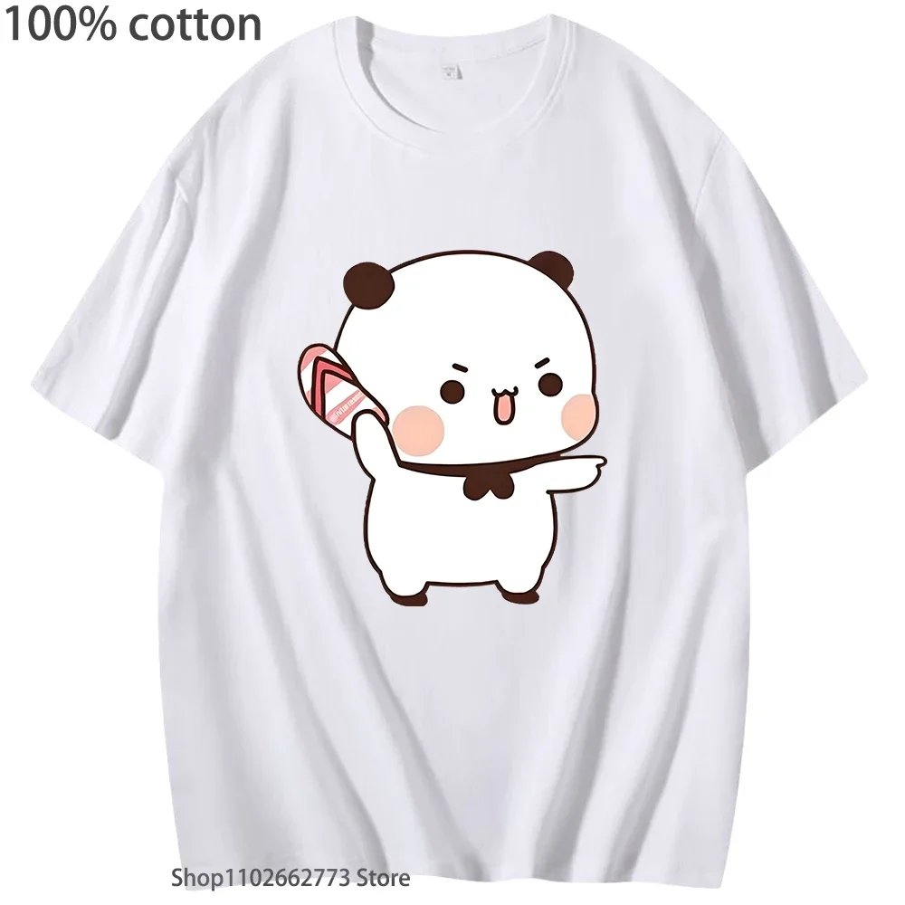 Kawaii Bubu rzucza klapkami w Dudu, bo to on drażni Bubu. Śmieszne koszulki z misiem, 100% bawełna, letnie ubrania damskie/męskie.