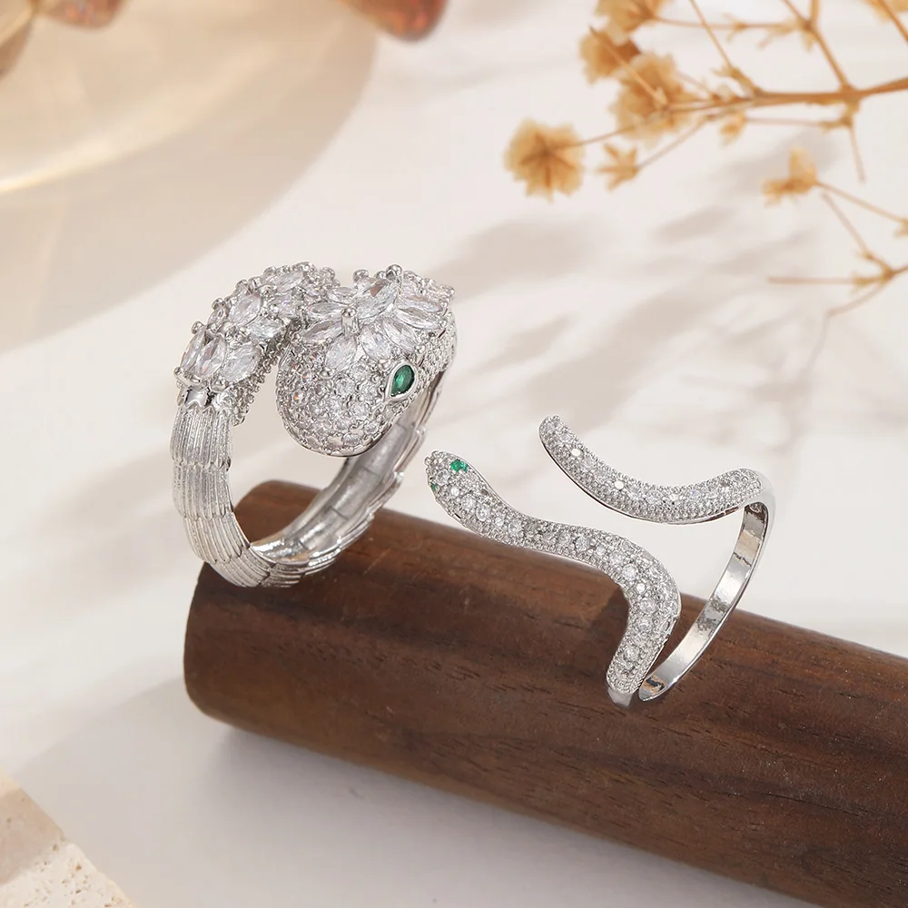 Green Eyed Snake Full Diamond Ring Women's Light Luxury Micro-Inlaid Zirconia Snake Shape Niche High-end Index Finger Ring