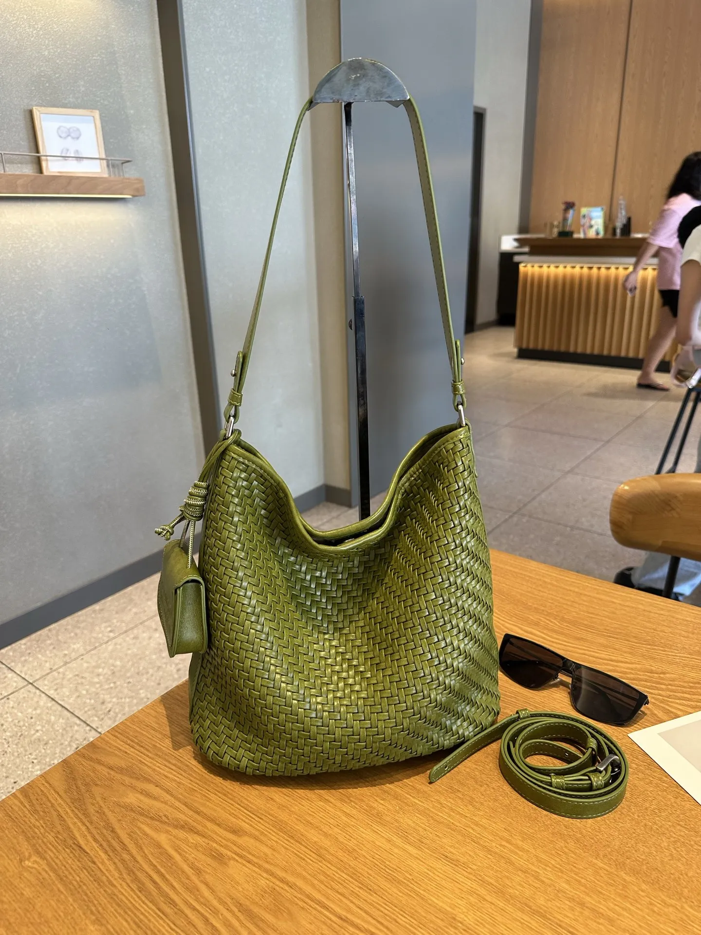 

Большая повседневная большая сумка ручной работы, женская сумка-мешок, роскошная универсальная большая сумка на одно плечо с наклонным крестом