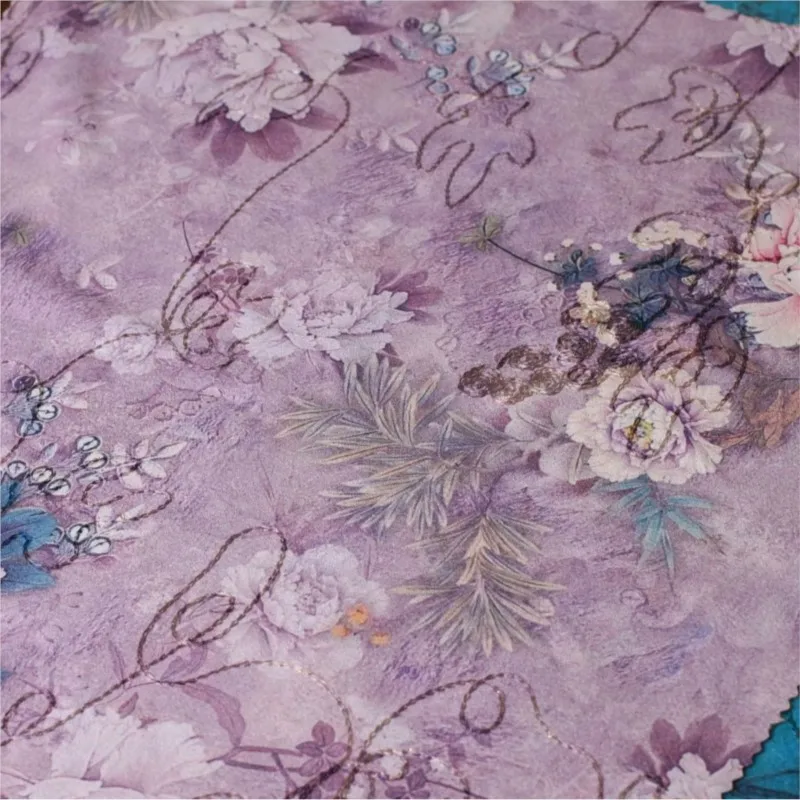 

Xiangyunsha clothing fabric is a heavyweight cheongsam dress with embroidered and tie-dyed flower-shaped evening gowns