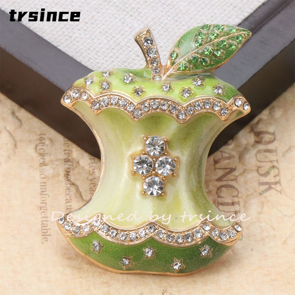 New Arrival Enamel Apple Core Brooch Multi Color Rhinestone Fruit Brooches Women Fashion Pin Costume Jewelry Party Gift