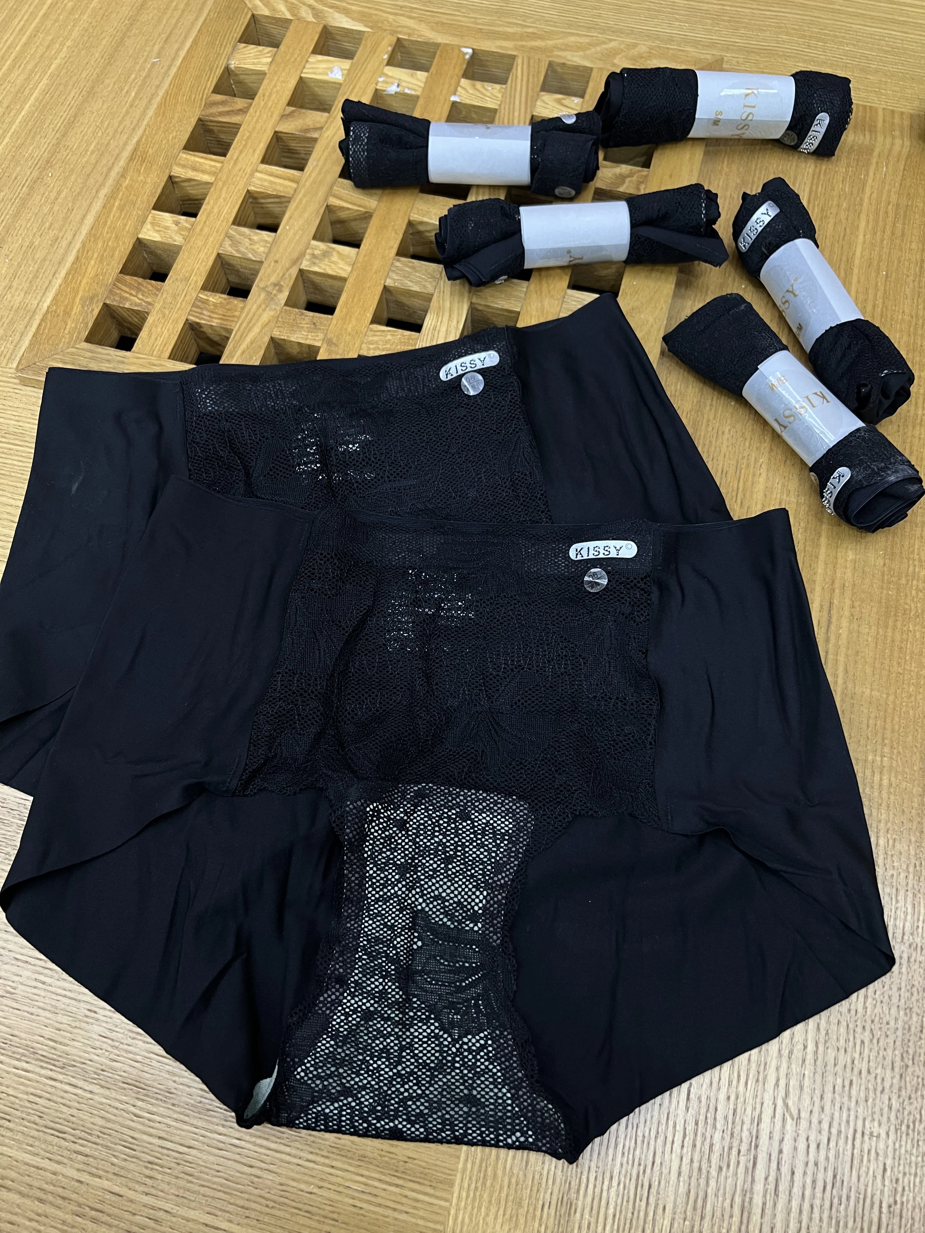 

Женские трусики, бесшовное нижнее белье, дышащие удобные спортивные однотонные трусы с рюшами из ледяного шелка, трусы для девочек, сексуальное женское белье