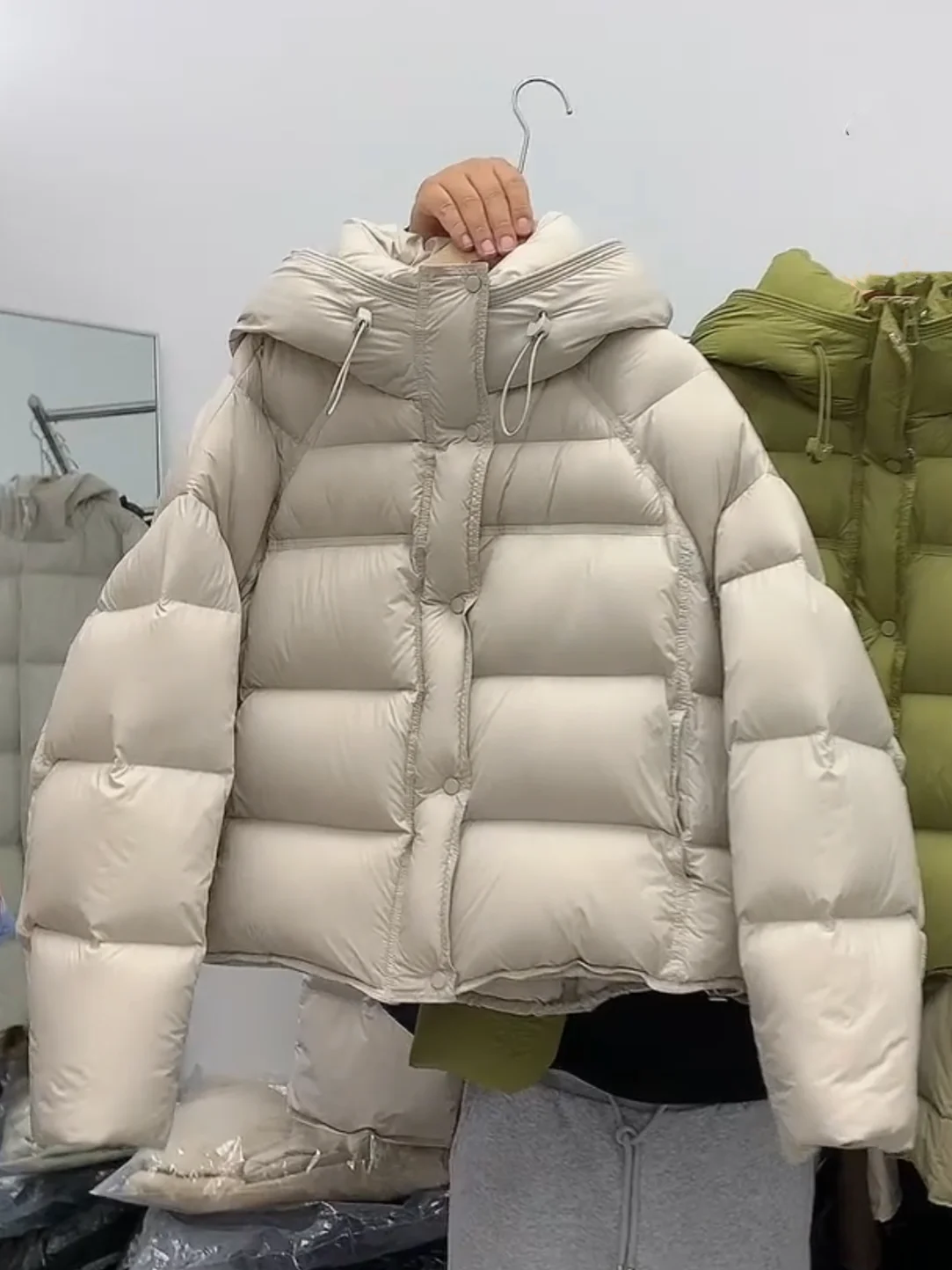 

Thickened White Duck down Puffer Jacket Women's Short Style Winter Warm Outerwear Bread Shape Coat Commute Style Zipper Closure