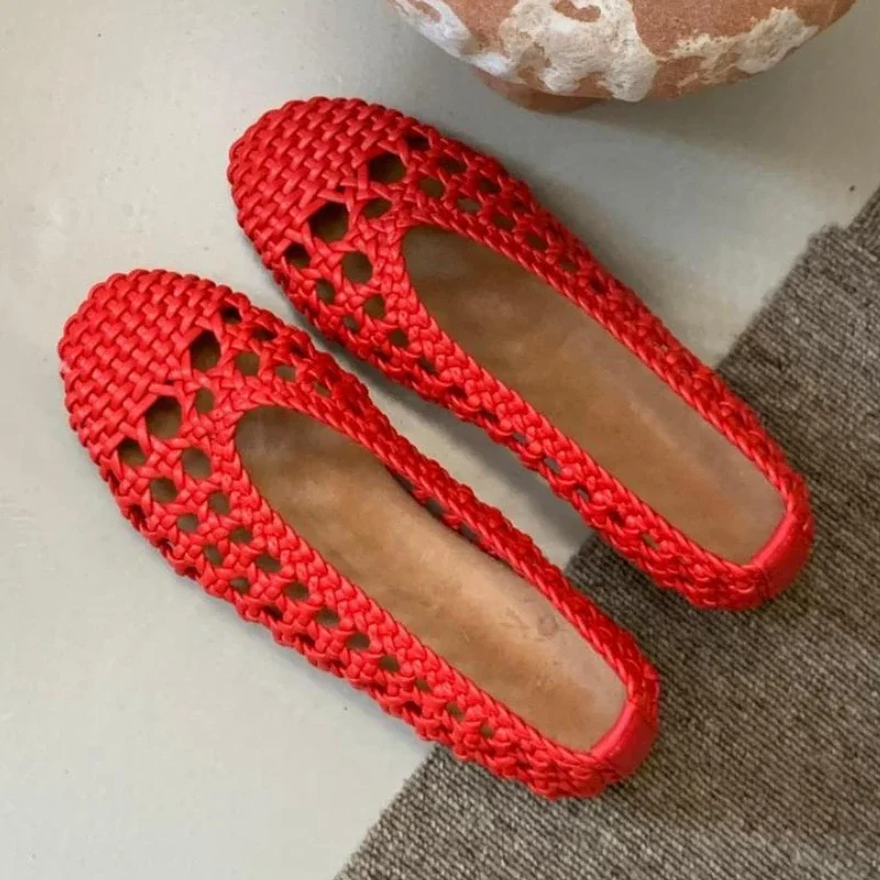 

Handmade Woven Hollow Flat Sandals Women Fashion Round Toe Mesh Soft Sole Casual Shoes Summer Comfortable Non-slip Beach Sandals