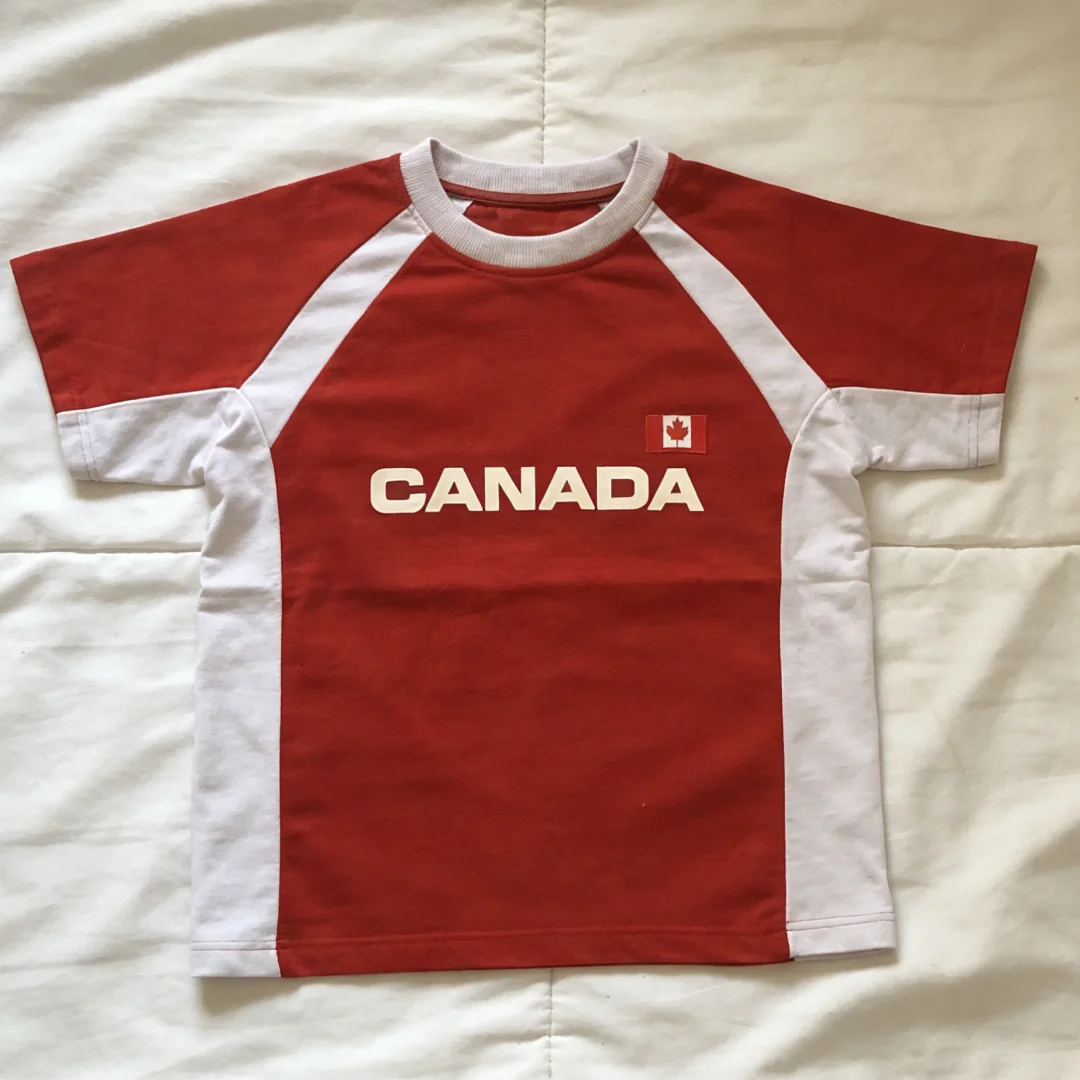 Damen Freizeit-Sporttop Rot mit Verziertem Buchstaben- & Flaggen-Print Raglanärmel Kurzarm-T-Shirt 2026