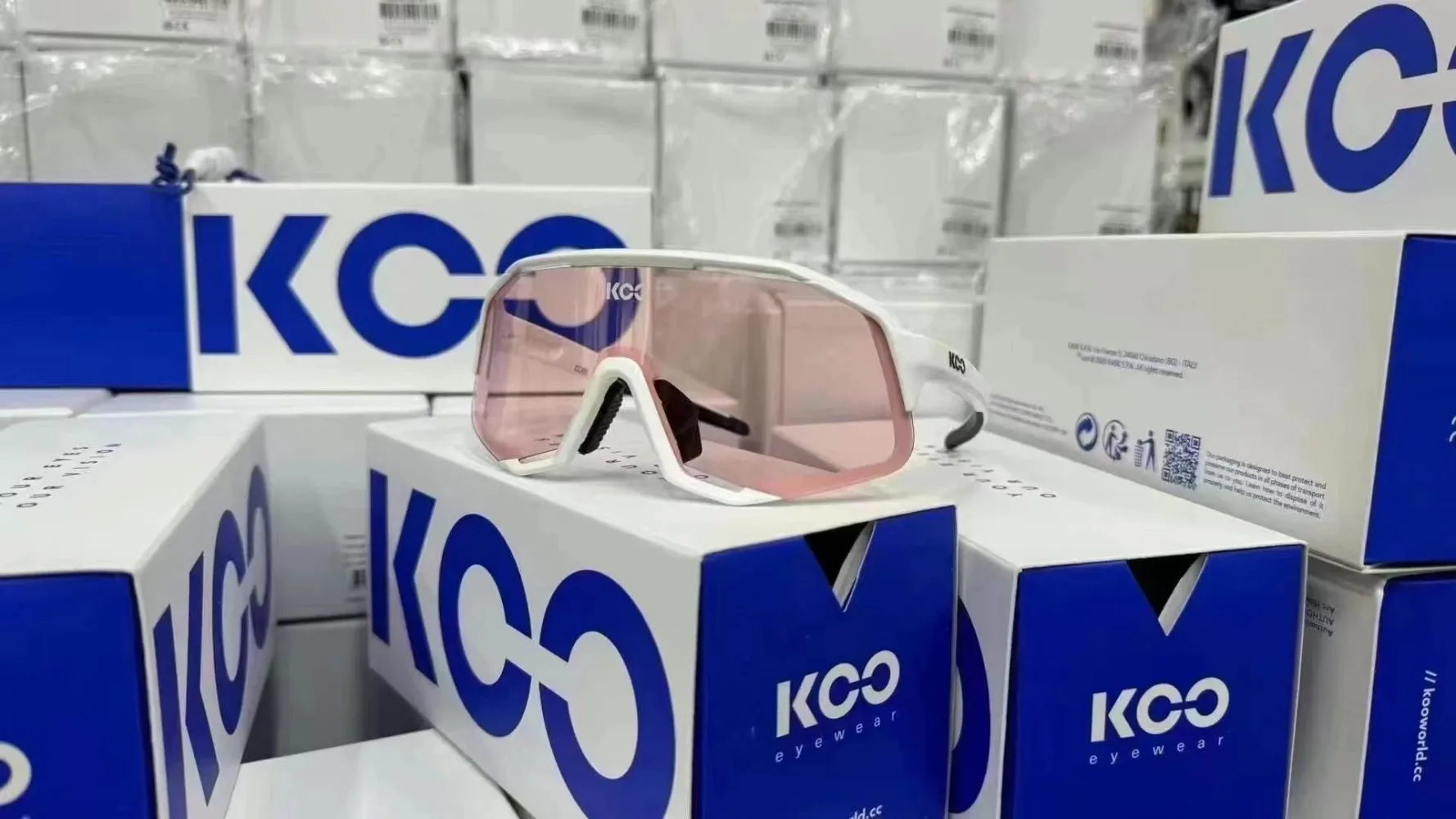 KOO Polarized Cycling Glasses Photochromic Anti Fog Bike Sunglasses Shield Lens for Men Women Road MTB Bicycle Riding