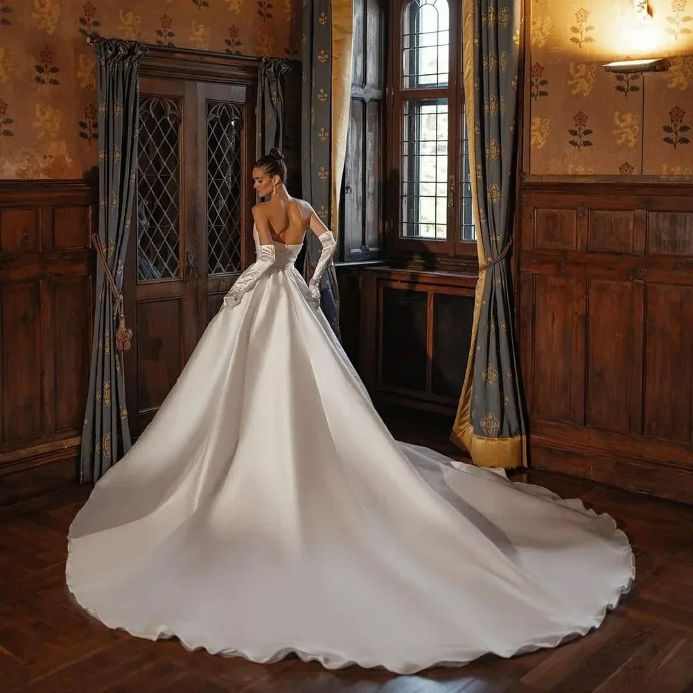 Elegant  Strapless Long Train Satin Wedding Dresses Zipper Back Women Church Bridal Gowns Customized Vestidos De Novia