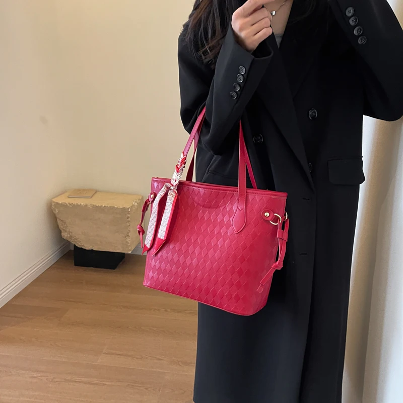 2024 New Women\'s Bag Fashion Trend Shoulder Bag Leisure Commuter Handbag Minimalist Design Red Large Capacity  New Year 가방