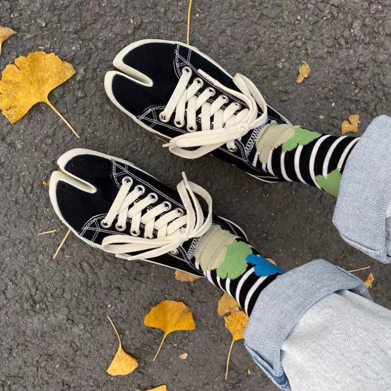 Frauen Cartoon Gekämmte Baumwolle Zwei Zehen Socken Japanische Mehrfarbige Jacquard Split Toe Socken Blumen Kunst Nette Mittlere Röhre Tabi Socke – Detail 17