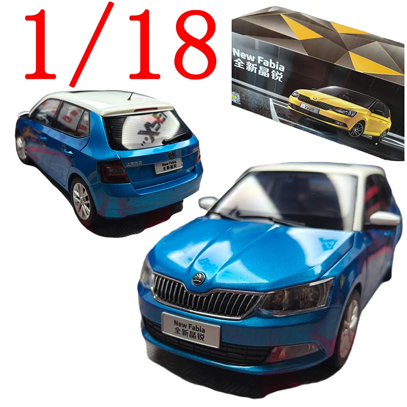 

Литая под давлением модель автомобиля Skoda из сплава в масштабе 1/18, Skoda FABIA, синие игровые транспортные средства, игрушки для мальчиков, подарок, оригинальная коробка