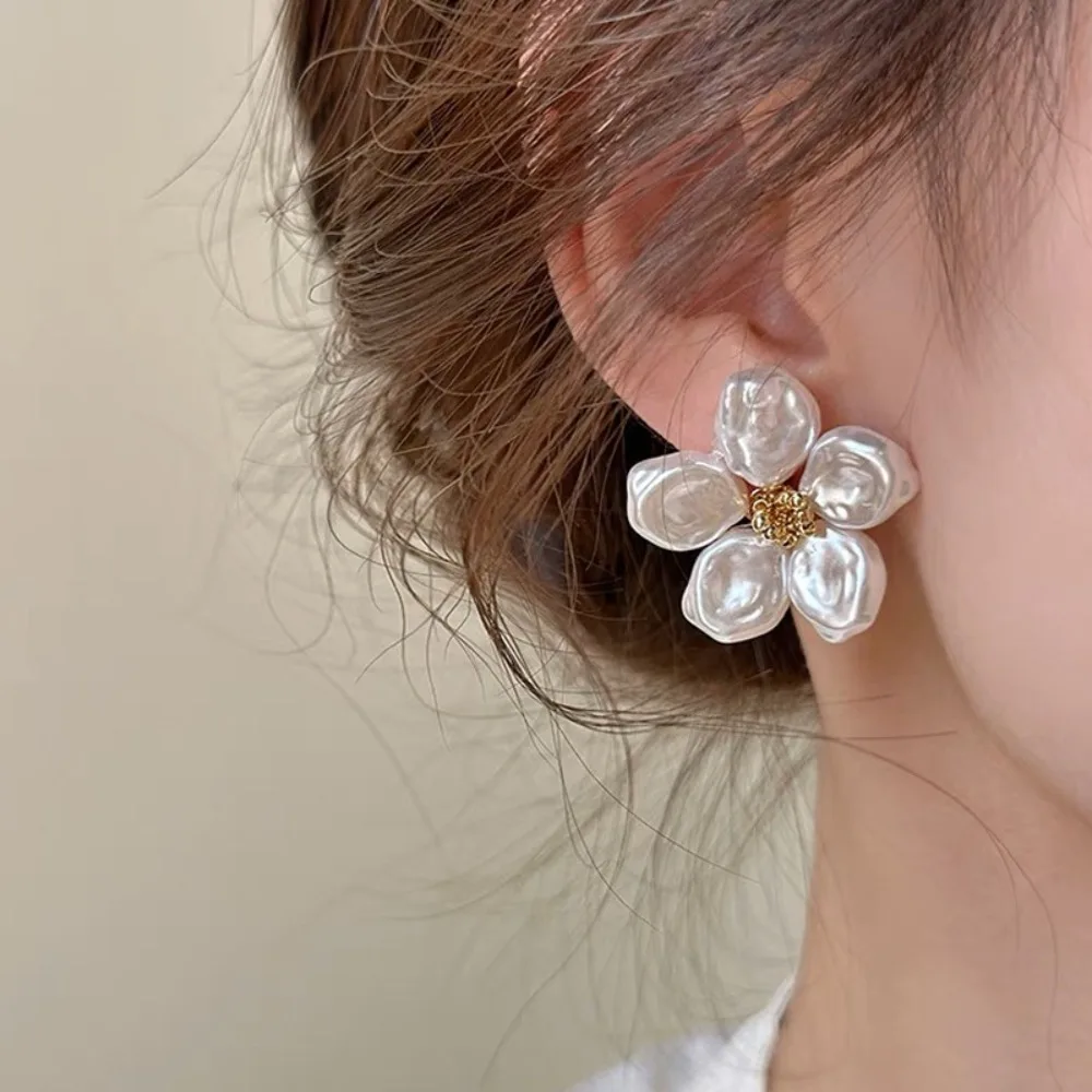 Trendy Imitation Pearl Baroque Flower Pearl Earrings Alloy Electroplate Simple Earrings Gift Accessories