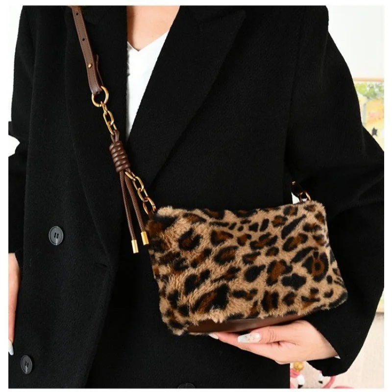 กระเป๋าถือหนังผู้หญิงระดับไฮเอนด์ปี 2025 แบรนด์หรู ดีไซเนอร์ชื่อดังจากปารีส สไตล์ลำลอง สวยสง่า ​